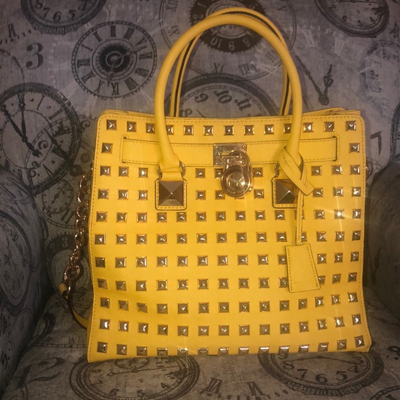 Michael Kors Handbags - Michael Kors HAMILTON Pyramid Tote
